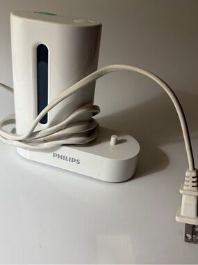 Philips White Electric Toothbrush Charger Base pre owned